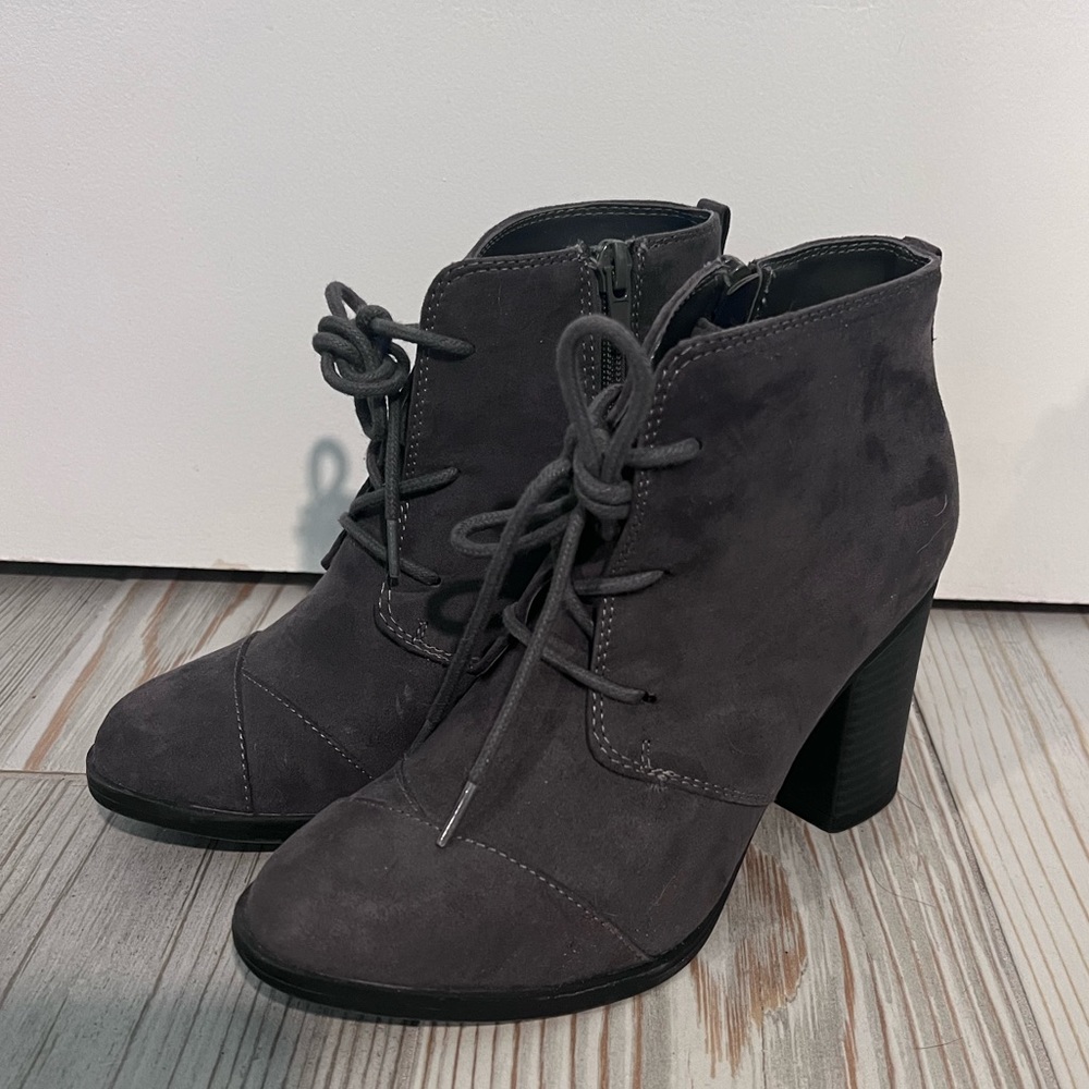 Women’s size 5 dark gray heeled booties